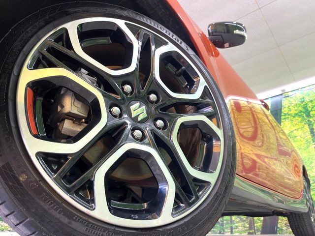 �y����17�C���`�A���~�z�C�[���z�O�ςɃ}�b�`���������A���~�z�C�[���𑕒����Ă���܂��B�e��ЊO�A���~�z�C�[����A�X�^�b�h���X�^�C�����戵�����Ă���܂��B���񂲑��k����������