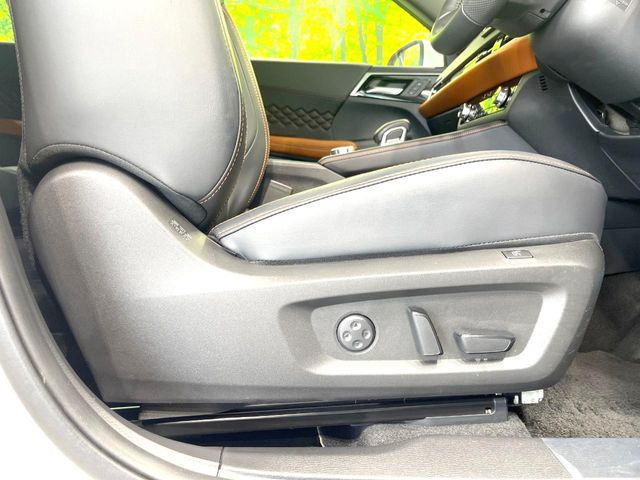 【メモリー機能付きパワーシート】ドライバーごとに設定したシート位置を記憶して、ボタン一つで切り替えできる便利な機能!運転する方が複数名いらっしゃるご家庭におすすめです♪