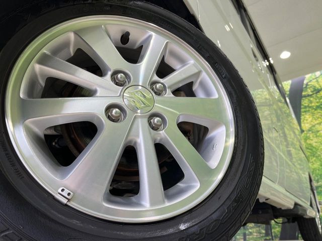 �y����14�C���`�A���~�z�C�[���z�O�ςɃ}�b�`���������A���~�z�C�[���𑕒����Ă���܂��B�e��ЊO�A���~�z�C�[����A�X�^�b�h���X�^�C�����戵�����Ă���܂��B���񂲑��k����������
