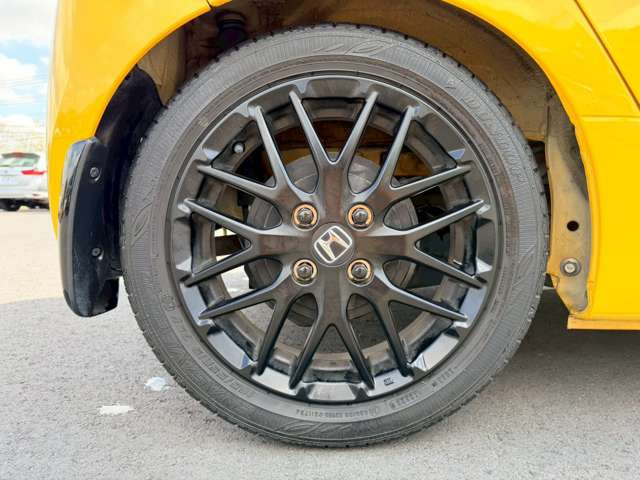 気になるお車がありましたら右の電話番号から直接お店にお問い合わせください。支払方法から車両情報、状態までなんでもご説明させて頂きます。スタッフ一同ご連絡お待ちしております。