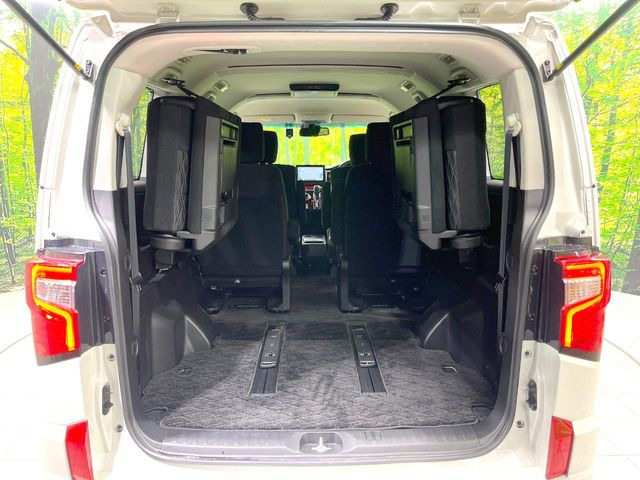 ���i�̂���������ʋ΁A���}���ɏ\���ȉ׎��X�y�[�X���m�ۂ��Ă���܂��B�Z�J���h�V�[�g��|���ƁA�傫�ȉו��̐ύڂ��\�ł���