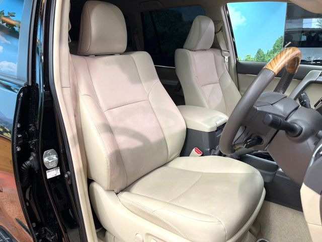 【ベージュレザーシート】デザイン性が高く、高級感のあるベージュ革シート。常に体に触れる部分だから、座り心地の良さにはこだわりたいですね♪汚れの付着や劣化を抑制する内装コーティング施工もおススメですよ♪