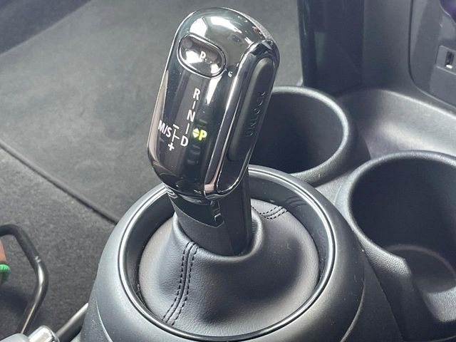 ��MT���[�h�t��AT:�ʏ�͎����ł����Ȃ���ϑ�(�M�A�`�F���W)���h���C�o�[�̑���ɂ���ĈӐ}�I�ɕς�����V�X�e���ł��B����w���i�̃h���C�u�����y���݂��������܂�!