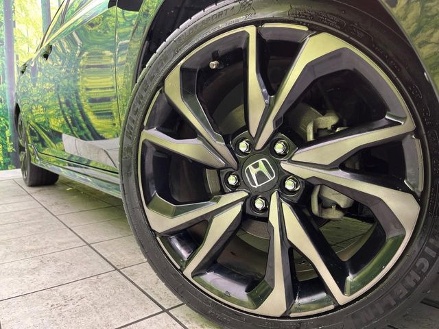 �y����18�C���`�A���~�z�C�[���z�O�ςɃ}�b�`���������A���~�z�C�[���𑕒����Ă���܂��B�e��ЊO�A���~�z�C�[����A�X�^�b�h���X�^�C�����戵�����Ă���܂��B���񂲑��k����������