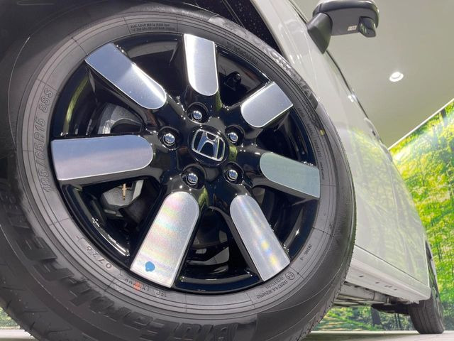 �y����15�C���`�A���~�z�C�[���z�O�ςɃ}�b�`���������A���~�z�C�[���𑕒����Ă���܂��B�e��ЊO�A���~�z�C�[����A�X�^�b�h���X�^�C�����戵�����Ă���܂��B���񂲑��k����������