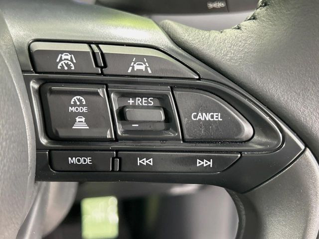 【レーダークルーズコントロール】高速道路での長距離走行が楽に!!自動で速度を保つクルーズコントロールが、衝突軽減システムと連携し、前方の車両を感知して車間を保つように速度調節してくれます!!