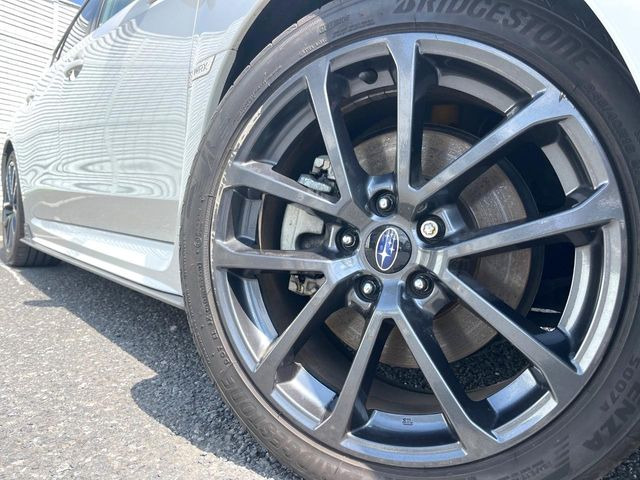 【純正アルミホイール】外観にマッチした純正アルミホイールを装着しております。各種社外アルミホイールや、スタッドレスタイヤも取扱いしております。是非ご相談ください♪