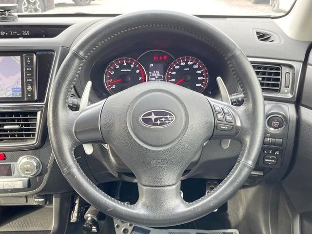 �y�����v�����X�e�A�����O�z�㎿�Ȋv���g�p���邱�ƂŁA��ɂ����������݂ƂĂ��^�]���₷���n���h���ł���