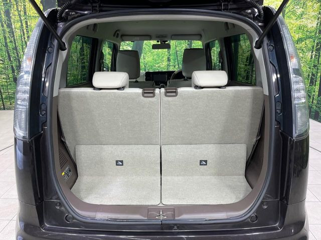 ���i�̂���������ʋ΁A���}���ɏ\���ȉ׎��X�y�[�X���m�ۂ��Ă���܂��B�Z�J���h�V�[�g��|���ƁA�傫�ȉו��̐ύڂ��\�ł���