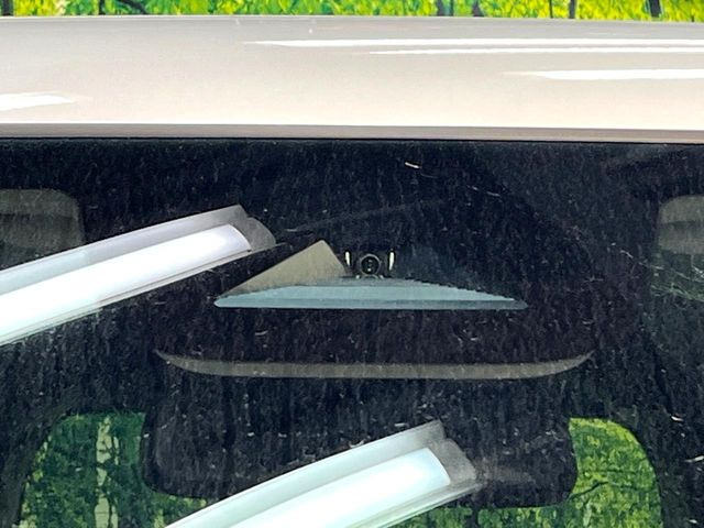 �y�z���_�Z���V���O�z���s���ɑO���̎ԗ�����F�����A�Փ˂������Ȏ��͌x��ƃu���[�L�ŏՓˉ���Ɣ�Q�y�����A�V�X�g�B�����S�Ƀh���C�u�����y���݂��������܂��B