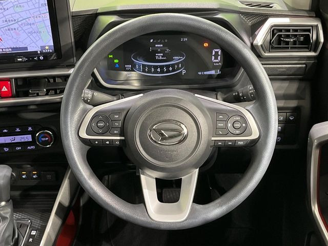 【アダプティブクルーズコントロール】高速道路での長距離走行が楽に!!自動で速度を保つクルーズコントロールが、衝突軽減システムと連携し、前方の車両を感知して車間を保つように速度調節してくれます!!