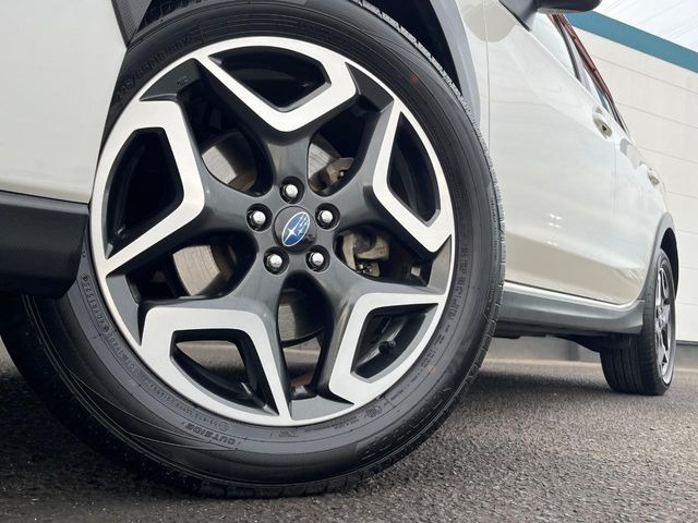 �y����18�C���`�A���~�z�C�[���z�O�ςɃ}�b�`���������A���~�z�C�[���𑕒����Ă���܂��B�e��ЊO�A���~�z�C�[����A�X�^�b�h���X�^�C�����戵�����Ă���܂��B���񂲑��k����������