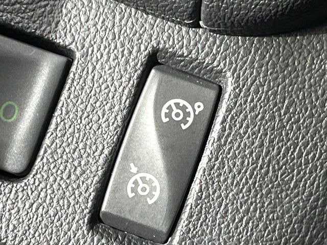 ���I�[�g�N���[�Y�R���g���[��:�������H�⎩���Ԑ�p���H���ɂāA�葬���q���\�ƂȂ�֗��ȋ@�\�ł��B�������ړ��̍ۂł����ɂ����֗��ɂ��g�����������܂���