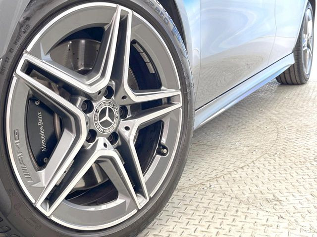 ●純正18インチアルミホイール:輸入車ならではの卓越した走りを支えるホイールと足回りです!日本車の走りに慣れている方にもぜひ体感して頂きたいほど、高いレベルでまとまっています!