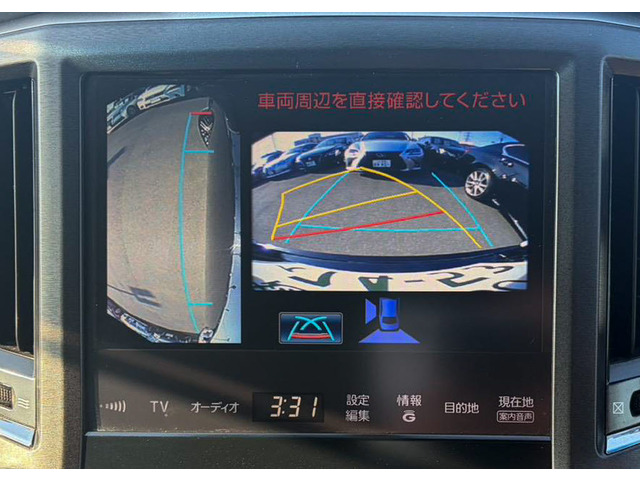 パノラミックビューモニターを装備!上から車両を見下ろしたような映像をナビ画面に表示できます。車両前後左右に搭載した4つのカメラ映像を継ぎ目なく合成!目視では見えない部分もリアルタイムで見れます。