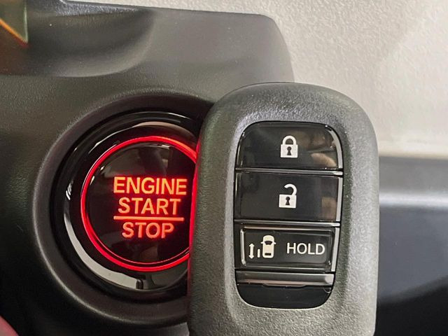 �yHonda�X�}�[�g�L�[�z�J�o����|�P�b�g�ɓ��ꂽ�܂܂ł��h�A�̎{���E�������\�ȃX�}�[�g�L�[�𑕔��B�G���W���̃I���E�I�t�����J�M�����o���K�v����������Ƃ��Ă��֗��ł���