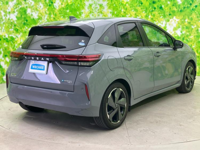 ノートオーラ1.2 G FOUR レザーエディション 4WD