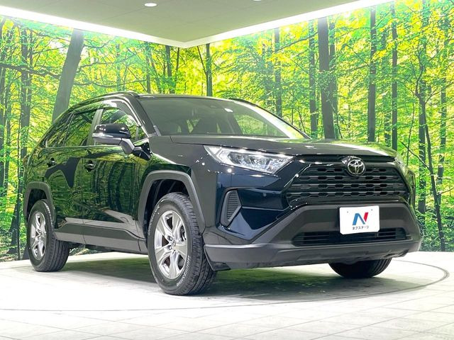 高透明度のガラス皮膜で撥水はもちろん、上質なツヤ・光沢を実現。紫外線や酸性雨から大切な愛車を保護し、色あせ・劣化を防止。「弾スプラッシュコート」、「弾プリミッサコート」からお選びいただけます。