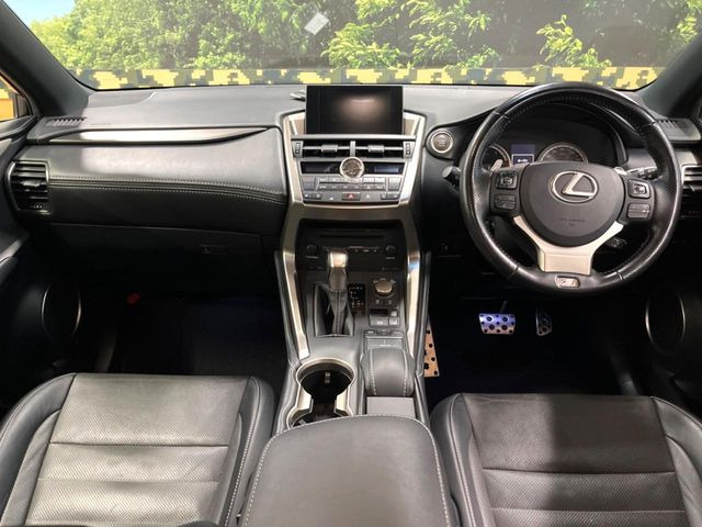 NX200t Fスポーツ