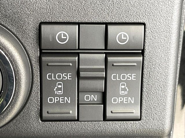 【両側パワースライドドア】スマートキーや運転席のスイッチで後席両側スライドドアの開閉が可能♪電動だから力を入れてドアを開ける必要が無く、小さなお子様でも簡単に開け閉めでき快適です♪