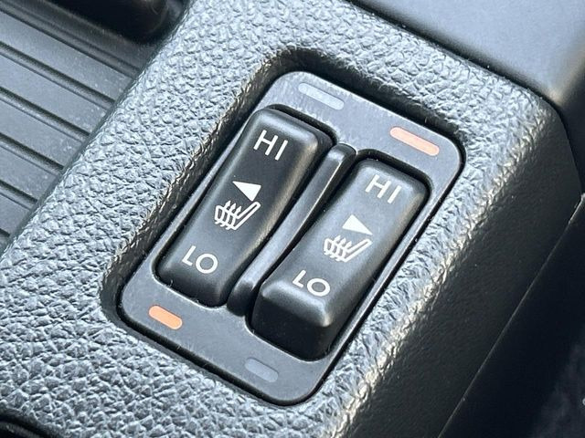 【シートヒーター】寒い日に重宝するシートヒーター!エアコンより早く温まってくれるので寒がりの人も安心ですね♪エアコンの温風は乾燥するから苦手、という方にもをおすすめです。