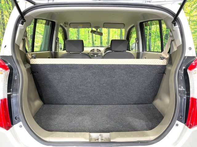 ���i�̂���������ʋ΁A���}���ɏ\���ȉ׎��X�y�[�X���m�ۂ��Ă���܂��B�Z�J���h�V�[�g��|���ƁA�傫�ȉו��̐ύڂ��\�ł���