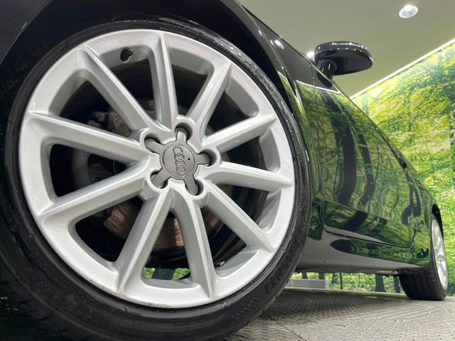 �y����18�C���`�A���~�z�C�[���z�O�ςɃ}�b�`���������A���~�z�C�[���𑕒����Ă���܂��B�e��ЊO�A���~�z�C�[����A�X�^�b�h���X�^�C�����戵�����Ă���܂��B���񂲑��k����������