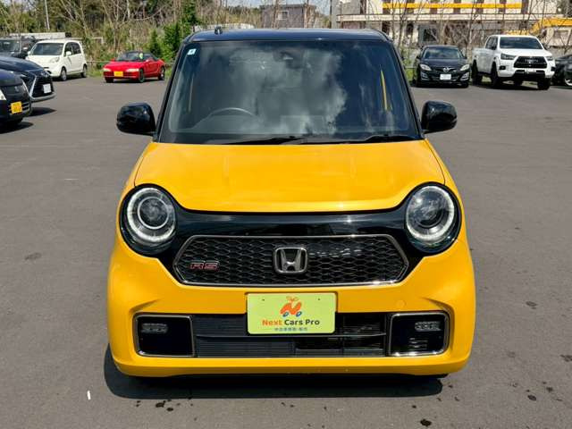 当店在庫は外装、内装クリーニング後に展示し、併せて事故修復歴の有無、メーター改ざん歴の有無も第三者機関による検査を全台実施しております。車検、整備、鈑金塗装も自社で対応できますのでご安心ください。