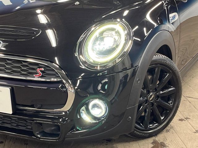 ��LED�w�b�h���C�g:��ԑ��s�����ǍD�Ȏ��E���m�ۂ����S���ĉ^�]�ł��鍂�P�xLED�w�b�h���C�g�𑕔�!�_�����x�������A����d�͂��}�����Ă��܂��B