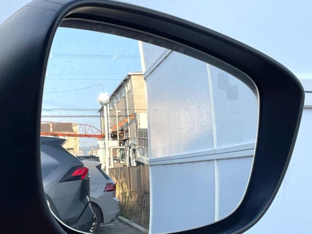 �y�u���C���h�X�|�b�g���j�^�����O�z���s���A�h�A�~���[�̎��p�ɂȂ�₷���ӏ��Ɍ㑱�Ԃ��ڋ߂���ƃT�C�h�~���[�t�߂Ɍx����\���A�h���C�o�[�ɒ��ӊ��N�����Ă���܂��B