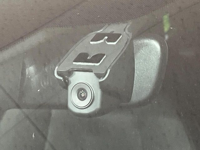 【ドライブレコーダー】ドライブレコーダー装備!走行中はもちろん、あおり運転や事故に遭遇した際、映像で記録し、万一のリスクに備えます。※記録用SDカードはお客様ご自身でご準備いただく必要があります。