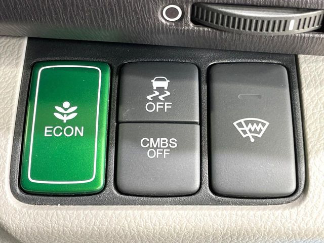 �ᑬ���s���ɑO���̎ԗ�����F�����A�Փ˂������Ȏ��͌x��ƃu���[�L�ŏՓˉ���Ɣ�Q�y�����A�V�X�g�B�����S�Ƀh���C�u�����y���݂��������܂��B