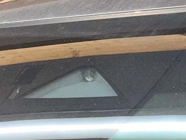 �y�X�}�[�g�u���[�L�T�|�[�g�z���s���ɑO���̎ԗ�����F�����A�Փ˂������Ȏ��͌x��ƃu���[�L�ŏՓˉ���Ɣ�Q�y�����A�V�X�g�B�����S�Ƀh���C�u�����y���݂��������܂��B