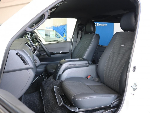 ハイエースバン2.8 スーパーGL ダークプライム S ロング ディーゼル 4WD