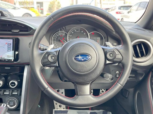 �y�����v�����X�e�A�����O�z�㎿�Ȋv���g�p���邱�ƂŁA��ɂ����������݂ƂĂ��^�]���₷���n���h���ł���