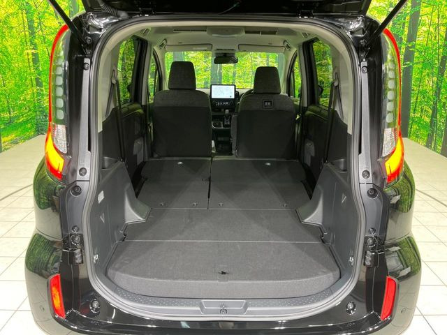 ���i�̂���������ʋ΁A���}���ɏ\���ȉ׎��X�y�[�X���m�ۂ��Ă���܂��B�Z�J���h�V�[�g��|���ƁA�傫�ȉו��̐ύڂ��\�ł���