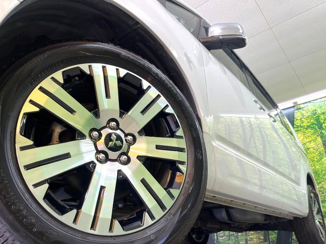 �y����18�C���`�A���~�z�C�[���z�O�ςɃ}�b�`���������A���~�z�C�[���𑕒����Ă���܂��B�e��ЊO�A���~�z�C�[����A�X�^�b�h���X�^�C�����戵�����Ă���܂��B���񂲑��k����������