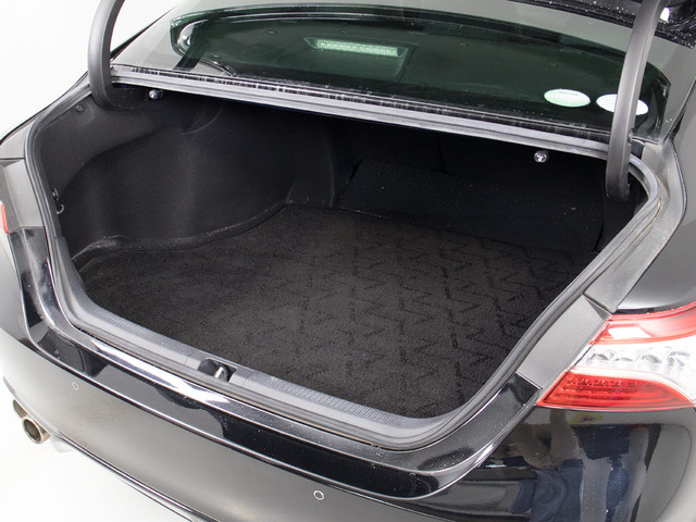 �g�����N�������Ǝv���Ă���܂���?���ۂ͑�e�ʃg�����N�ł�!���s���̒������h���C�u�����K�ł�!�܂��A�����t���X�y�[�X���������Ă���܂��̂ŁA��Ԃł��A�J�ł���̓������Ă�����育�������܂��B