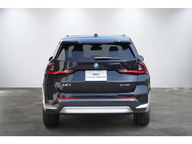 iX1xドライブ30 xライン 4WD