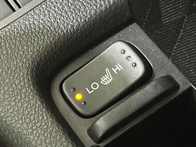 【シートヒーター】寒い日に重宝するシートヒーター!エアコンより早く温まってくれるので寒がりの人も安心ですね♪エアコンの温風は乾燥するから苦手、という方にもをおすすめです。