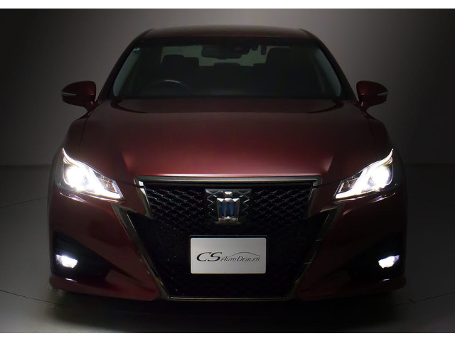 フロントビューの存在感をご覧ください!!ヘッドライトは視界良好のライト、さらにフォグライト搭載。デザイン性も高いのが特権です。