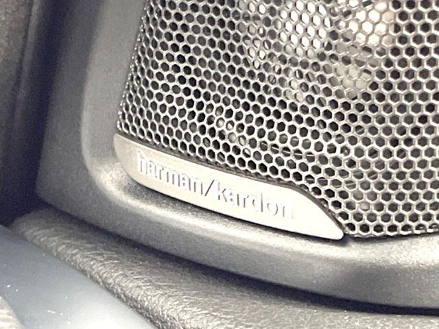 ��harman/kardon�T�E���h�V�X�e��:�I�[�f�B�I��僁�[�J�[����|����v���~�A���X�s�[�J�[�𑕔��B�����̃X�s�[�J�[����A���̗������܂ŕ����鍂�i���ȉ��y�����y���݂��������܂��B