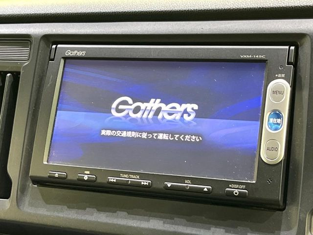 【純正ナビ】人気の純正ナビを装備しております。ナビの使いやすさはもちろん、オーディオ機能も充実!キャンプや旅行はもちろん、通勤や買い物など普段のドライブも楽しくなるはず♪