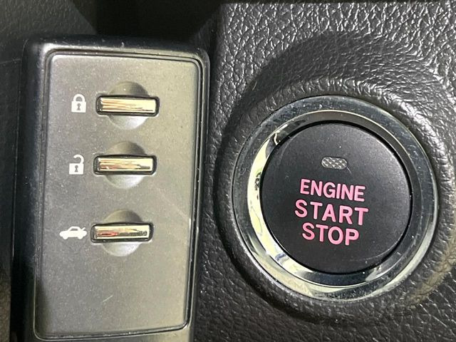 �y�A�N�Z�X�L�[&�v�b�V���X�^�[�g�z�J�o����|�P�b�g�ɓ��ꂽ�܂܂ł��h�A�̎{���E�������\�ȃX�}�[�g�L�[�𑕔��B�G���W���̃I���E�I�t�����J�M�����o���K�v�������A�{�^�����v�b�V�����邾����OK��