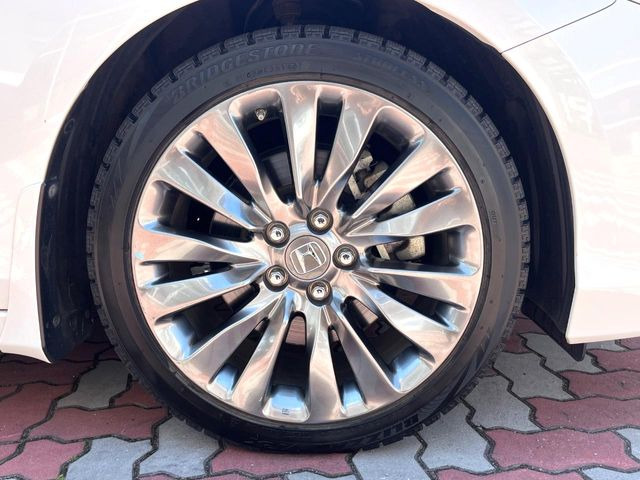 �y����19�C���`�A���~�z�C�[���z�O�ςɃ}�b�`���������A���~�z�C�[���𑕒����Ă���܂��B�e��ЊO�A���~�z�C�[����A�X�^�b�h���X�^�C�����戵�����Ă���܂��B���񂲑��k����������