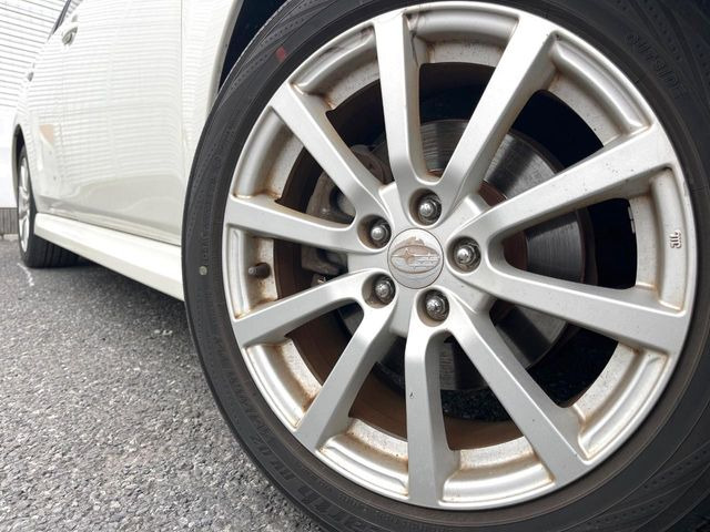 �y�����A���~�z�C�[���z�O�ςɃ}�b�`���������A���~�z�C�[���𑕒����Ă���܂��B�e��ЊO�A���~�z�C�[����A�X�^�b�h���X�^�C�����戵�����Ă���܂��B���񂲑��k����������