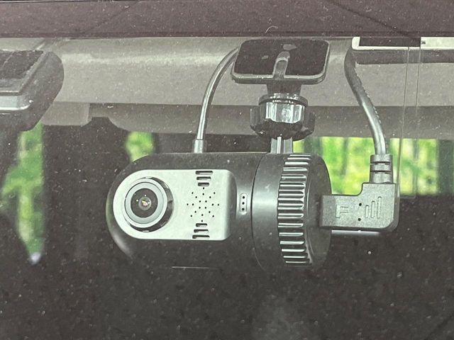 【ドライブレコーダー】ドライブレコーダー装備!走行中はもちろん、あおり運転や事故に遭遇した際、映像で記録し、万一のリスクに備えます。※記録用SDカードはお客様ご自身でご準備いただく必要があります。