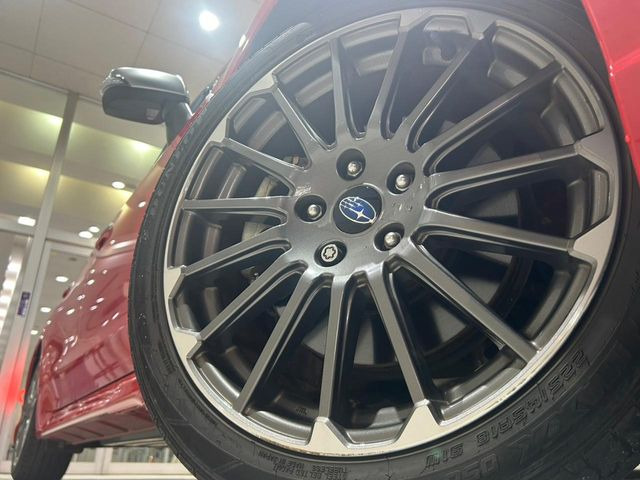 �y���������C���`�A���~�z�C�[���z�O�ςɃ}�b�`���������A���~�z�C�[���𑕒����Ă���܂��B�e��ЊO�A���~�z�C�[����A�X�^�b�h���X�^�C�����戵�����Ă���܂��B���񂲑��k����������