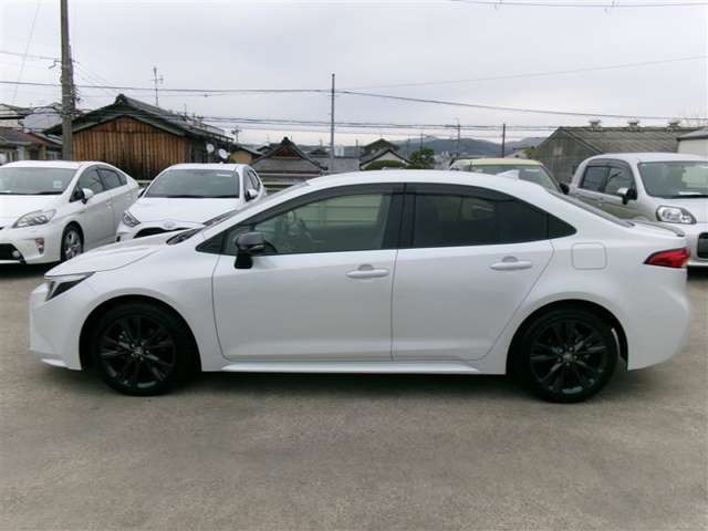 カローラ1.8 ハイブリッド W×B