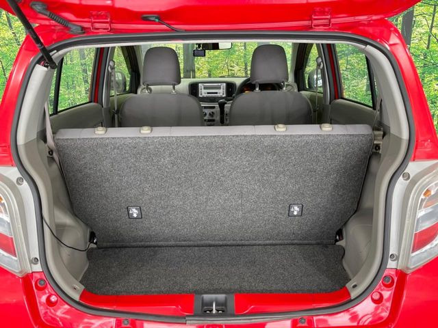 ���i�̂���������ʋ΁A���}���ɏ\���ȉ׎��X�y�[�X���m�ۂ��Ă���܂��B�Z�J���h�V�[�g��|���ƁA�傫�ȉו��̐ύڂ��\�ł���